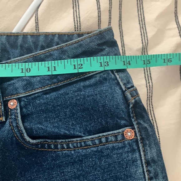 Free People‎ We the Free High Rise Mom Jeans. Size 26x27 - Picture 8 of 12